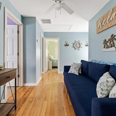 Newly Renovated 4 Bedroom Home Only 2 Blocks From The Beach! ไวลด์วูด ภายนอก รูปภาพ