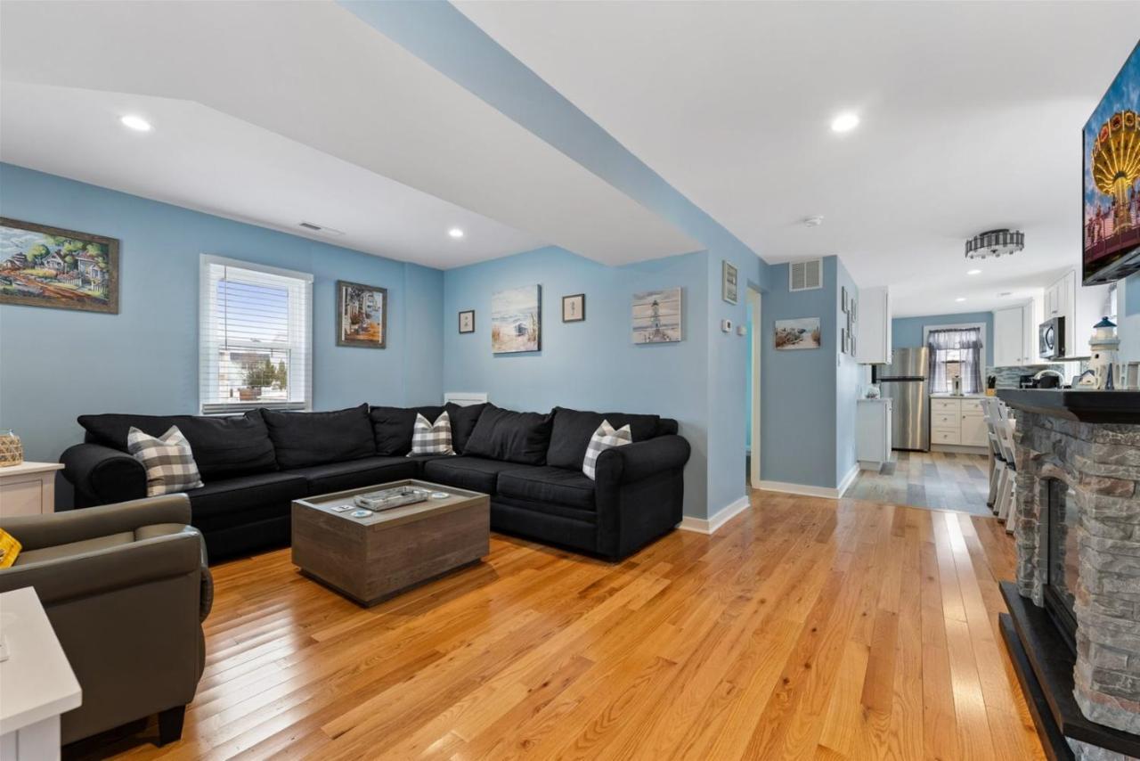 Newly Renovated 4 Bedroom Home Only 2 Blocks From The Beach! ไวลด์วูด ภายนอก รูปภาพ