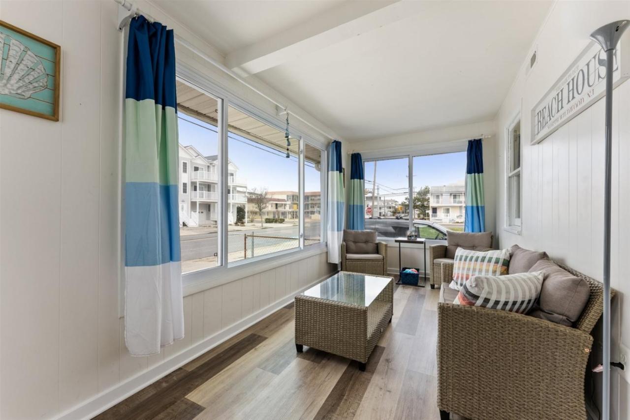 Newly Renovated 4 Bedroom Home Only 2 Blocks From The Beach! ไวลด์วูด ภายนอก รูปภาพ