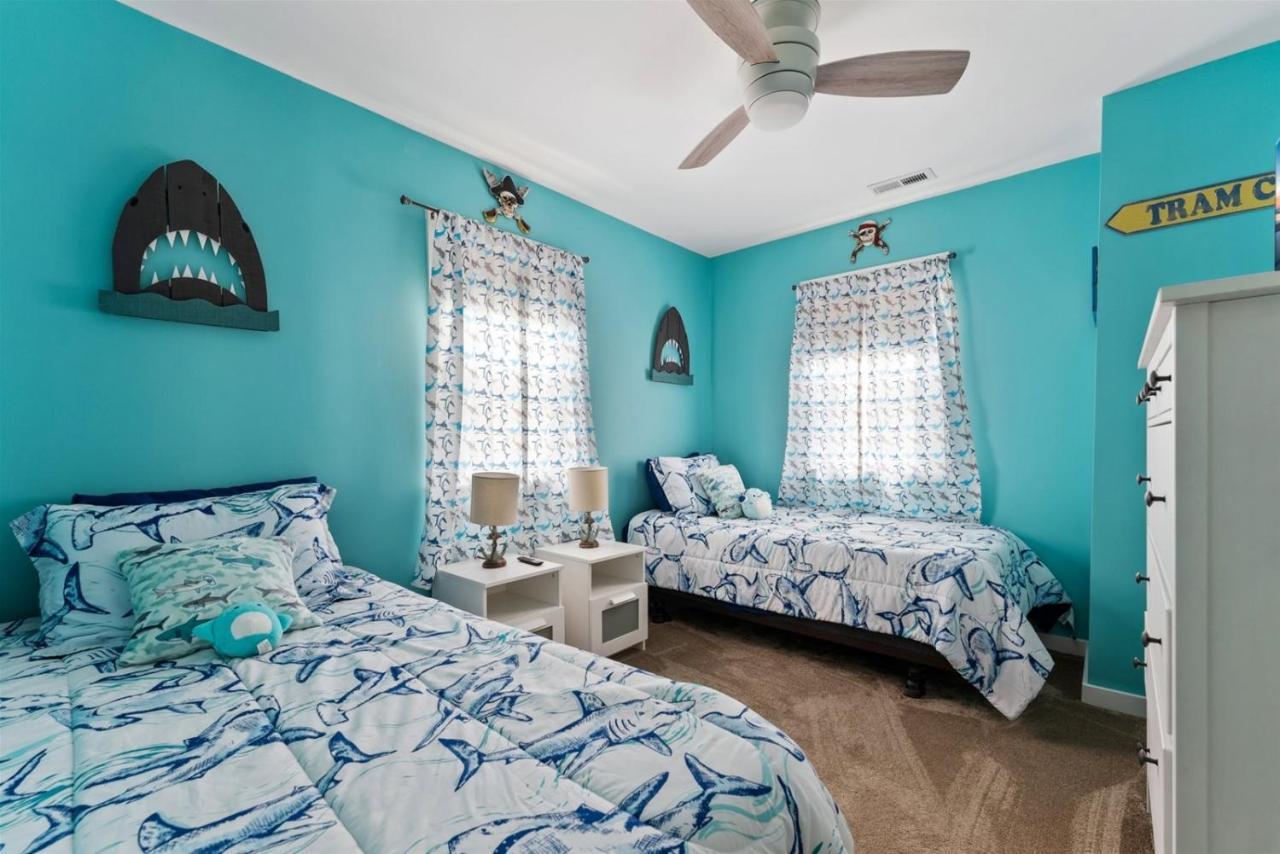 Newly Renovated 4 Bedroom Home Only 2 Blocks From The Beach! ไวลด์วูด ภายนอก รูปภาพ