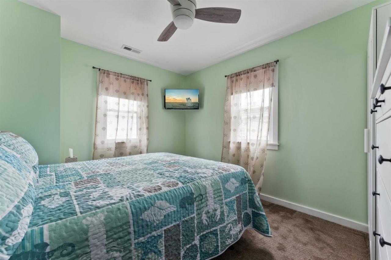 Newly Renovated 4 Bedroom Home Only 2 Blocks From The Beach! ไวลด์วูด ภายนอก รูปภาพ