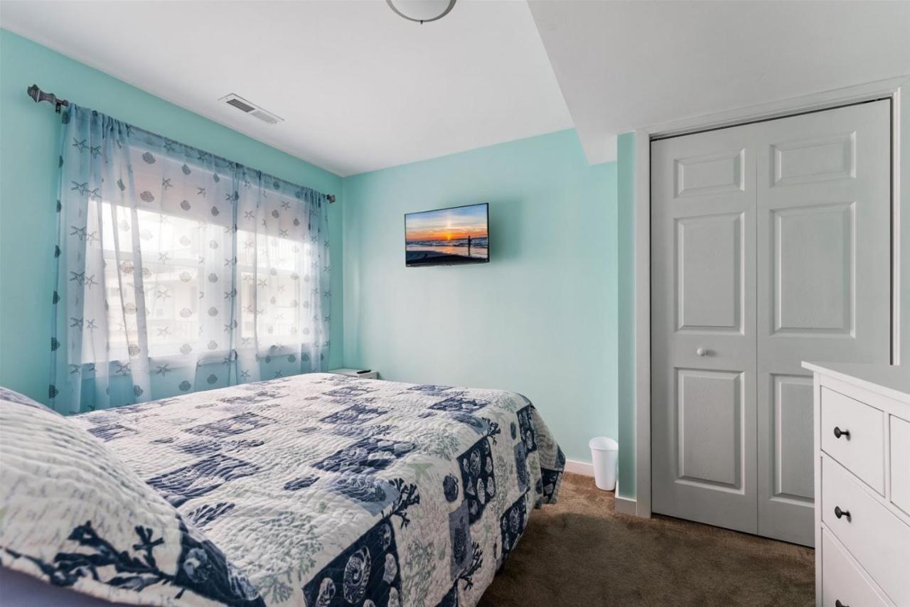 Newly Renovated 4 Bedroom Home Only 2 Blocks From The Beach! ไวลด์วูด ภายนอก รูปภาพ