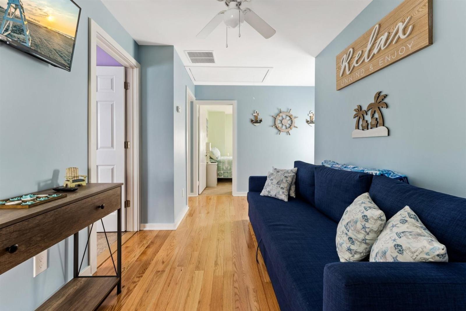 Newly Renovated 4 Bedroom Home Only 2 Blocks From The Beach! ไวลด์วูด ภายนอก รูปภาพ